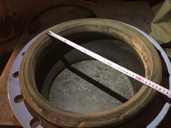 上海淞江橡膠接頭采用大口徑法蘭試壓會(huì)出現(xiàn)漏水現(xiàn)象！